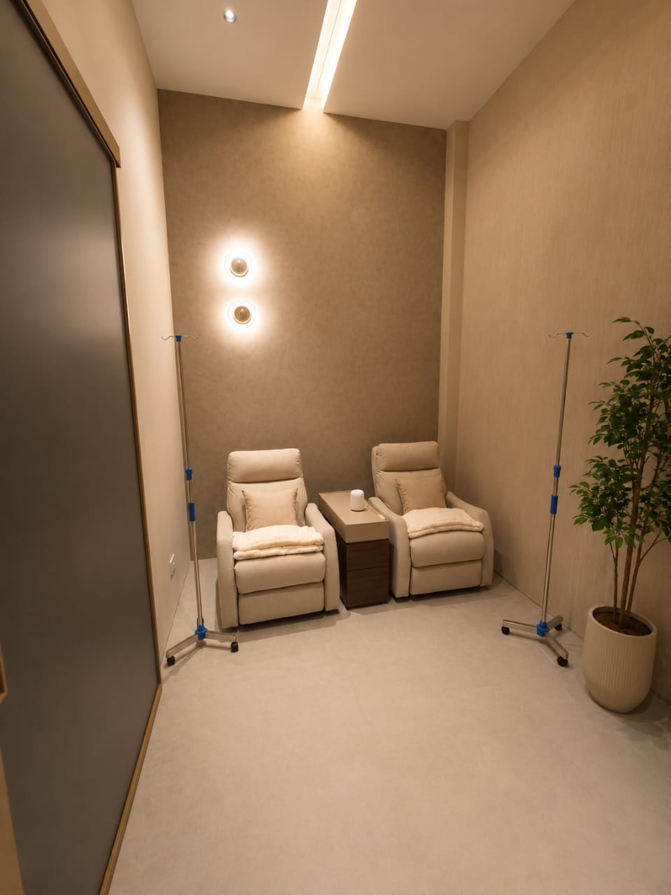 IV drip therapy room with recliner chairs at OneHealth Clinic Horizon Hills