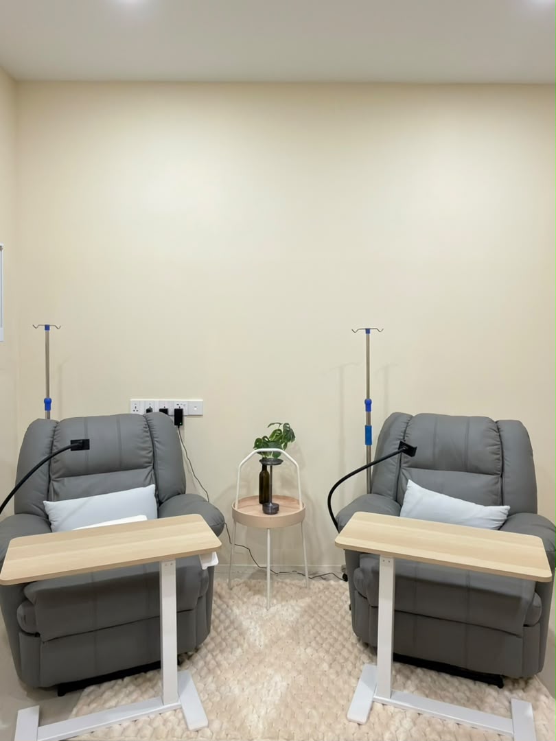 IV drip therapy room with recliner chairs at OneHealth Clinic Klang