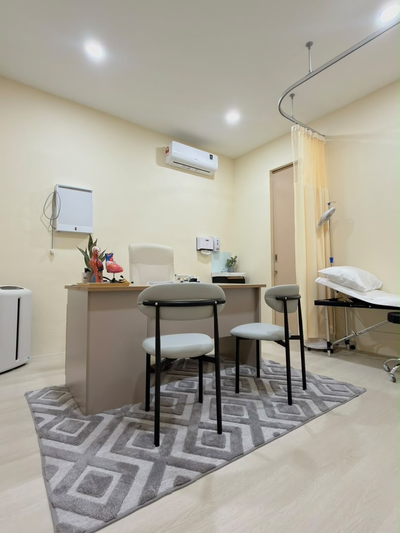 Reception and registration desk at OneHealth Clinic Klang