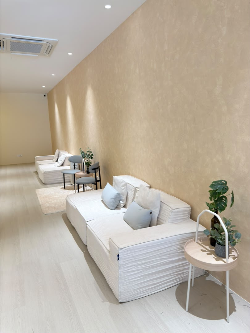 Waiting lounge seating at OneHealth Clinic Klang